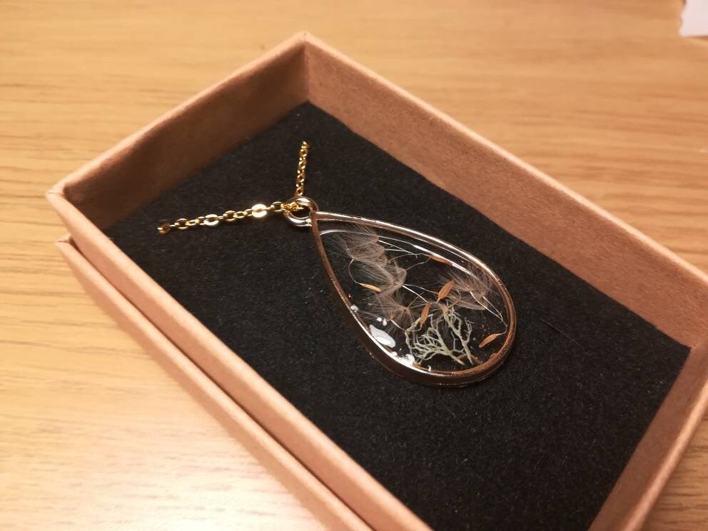 Real dandelion seed terrarium pendant necklace on gold plated or 14k gold filled chain. Make a wish necklace, goodluck necklace, mothers day