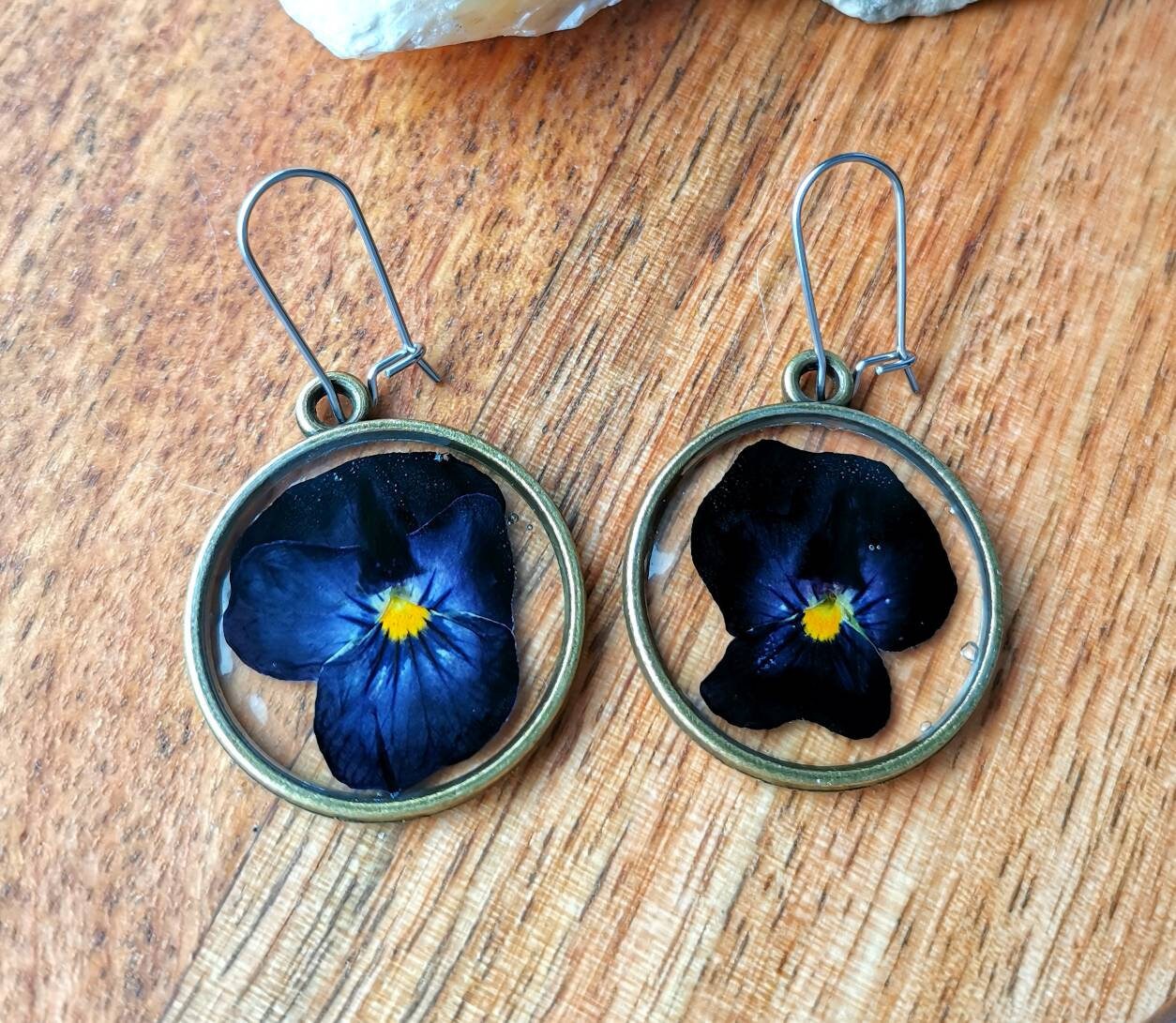 Real pressed pansy flower resin earrings, minamilist earrings, eco friendly gift idea, plant lover, flower jewellery, vintage bronze colour