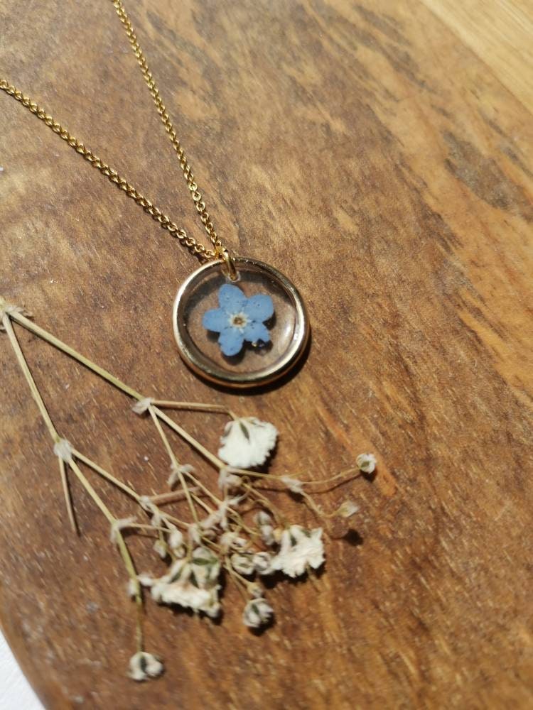 Dainty Real forget me not  flower minimalist circle 16mm gold plated pendant necklace on 14k gold fill chain, handmade in Yorkshire.