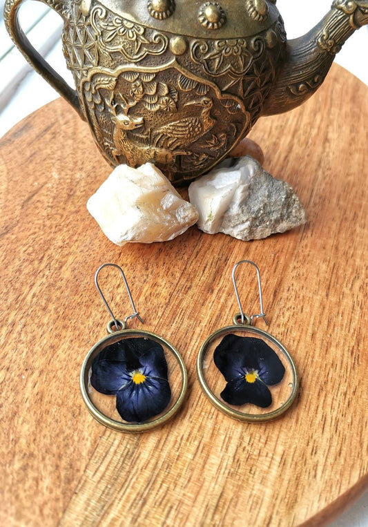 Real pressed pansy flower resin earrings, minamilist earrings, eco friendly gift idea, plant lover, flower jewellery, vintage bronze colour