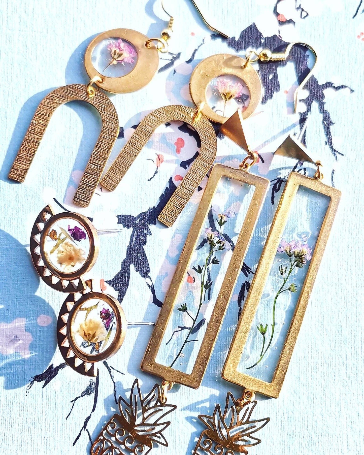 Real brass and real pressed pink gypsophila resin earrings, eco friendly gift idea, plant lover, real pressed flowers, boho, gypsy style