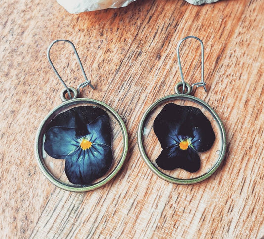 Real pressed pansy flower resin earrings, minamilist earrings, eco friendly gift idea, plant lover, flower jewellery, vintage bronze colour
