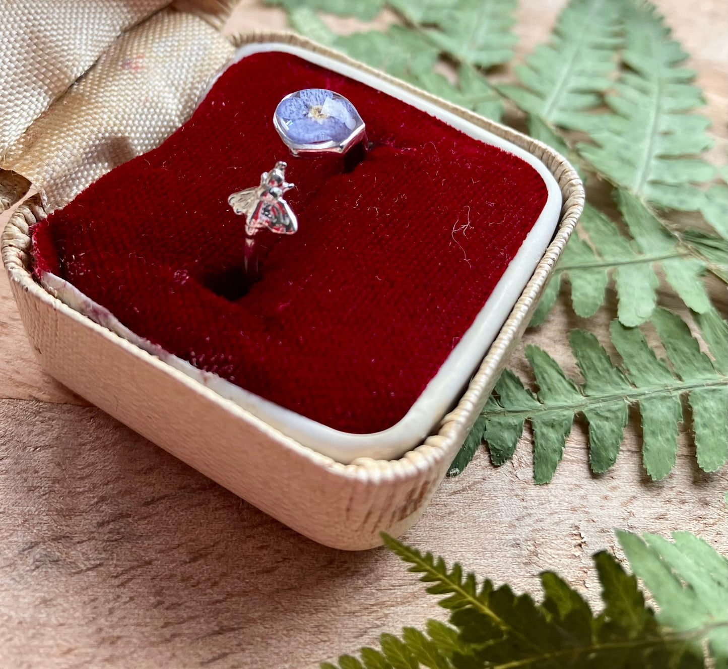 Real forget me not ring. Pressed flower jewellery. Sterling 925 silver ring with bumble bee. One size.
