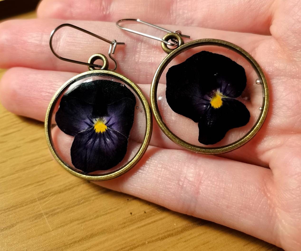 Real pressed pansy flower resin earrings, minamilist earrings, eco friendly gift idea, plant lover, flower jewellery, vintage bronze colour