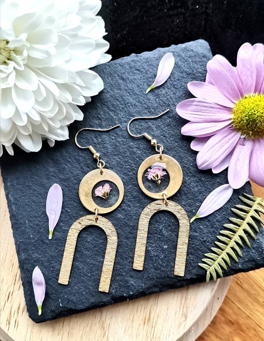 Real brass and real pressed pink gypsophila resin earrings, eco friendly gift idea, plant lover, real pressed flowers, boho, gypsy style