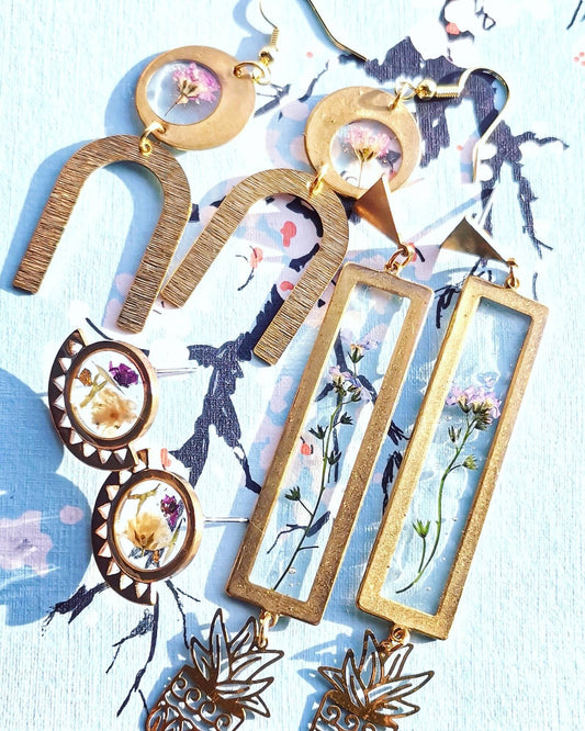 Real brass and real pressed pink gypsophila resin earrings, eco friendly gift idea, plant lover, real pressed flowers, boho, gypsy style