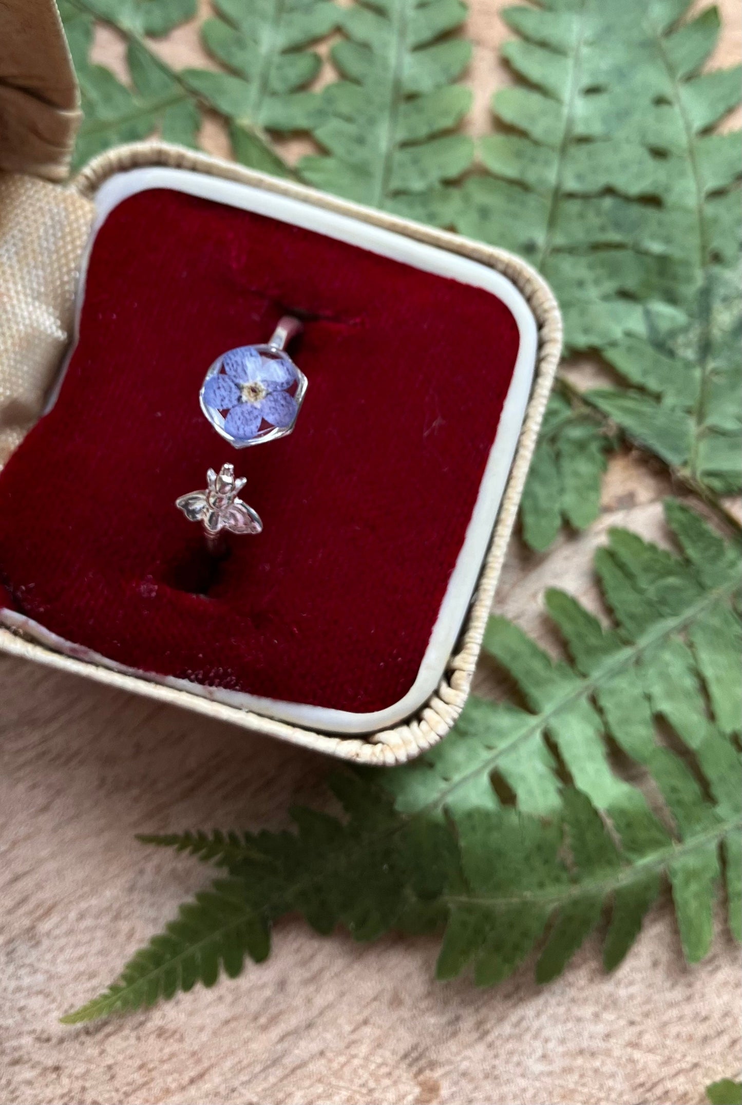Real forget me not ring. Pressed flower jewellery. Sterling 925 silver ring with bumble bee. One size.