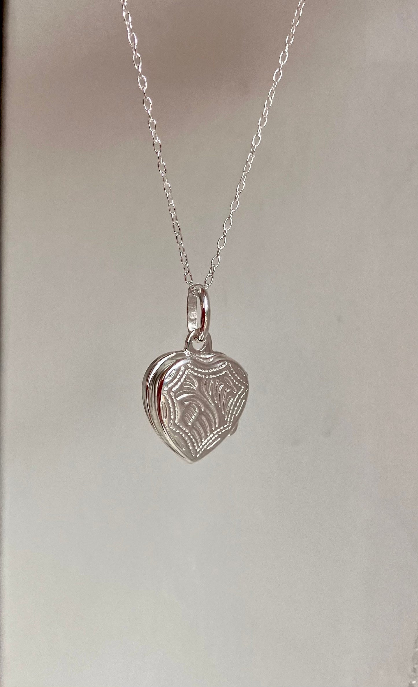 Real pressed flower  on solid silver locket pendant necklace on solid silver chain. For memories, photo locket - 13mm - forget me not flower